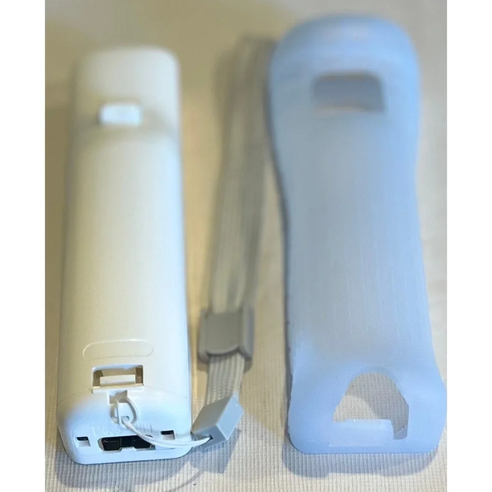 Official Nintendo Wii Remote Plus (White) with New Clear Silicone Jacket-Works